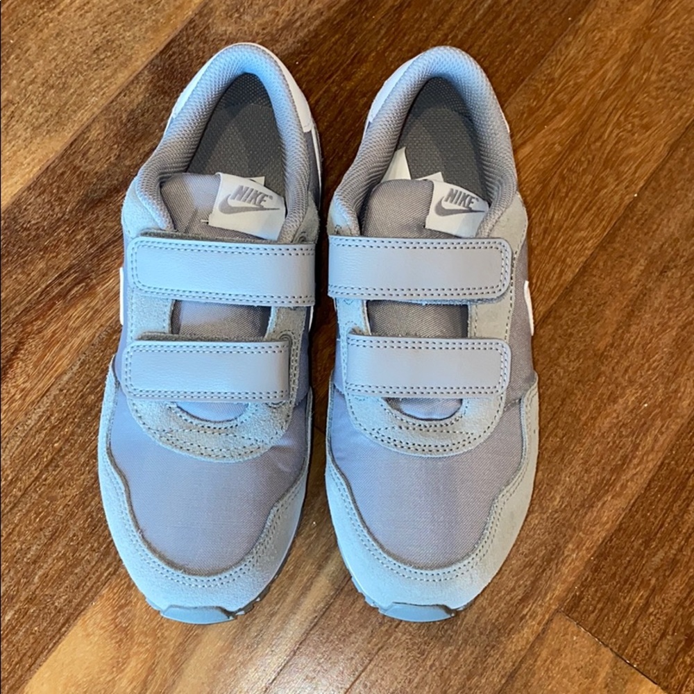 BRAND NEW boys nike sneakers